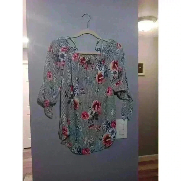 A Byer Sz Medium Top Flowy Striped Floral Print Blouse Tie Cuffs NWT - Picture 1 of 7